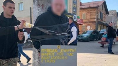 На Рівненщині прив`язали до стовпа чоловіка, який під час війни продавав спиртне (ВІДЕО)