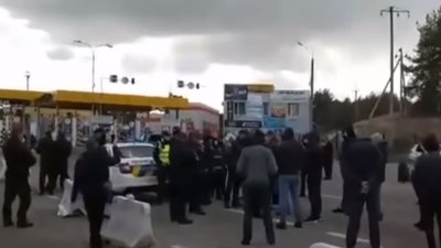 На кордоні з Польщею  українці перекривали дорогу протестуючи проти обсервації (ВІДЕО)