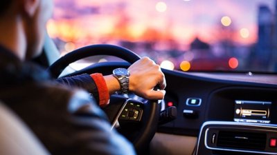 У Києві поставили нові дорожні знаки: що вони означають (ФОТО)