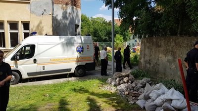 З’явились фото із місця падіння бетонної плити у Львові, де загинув чоловік