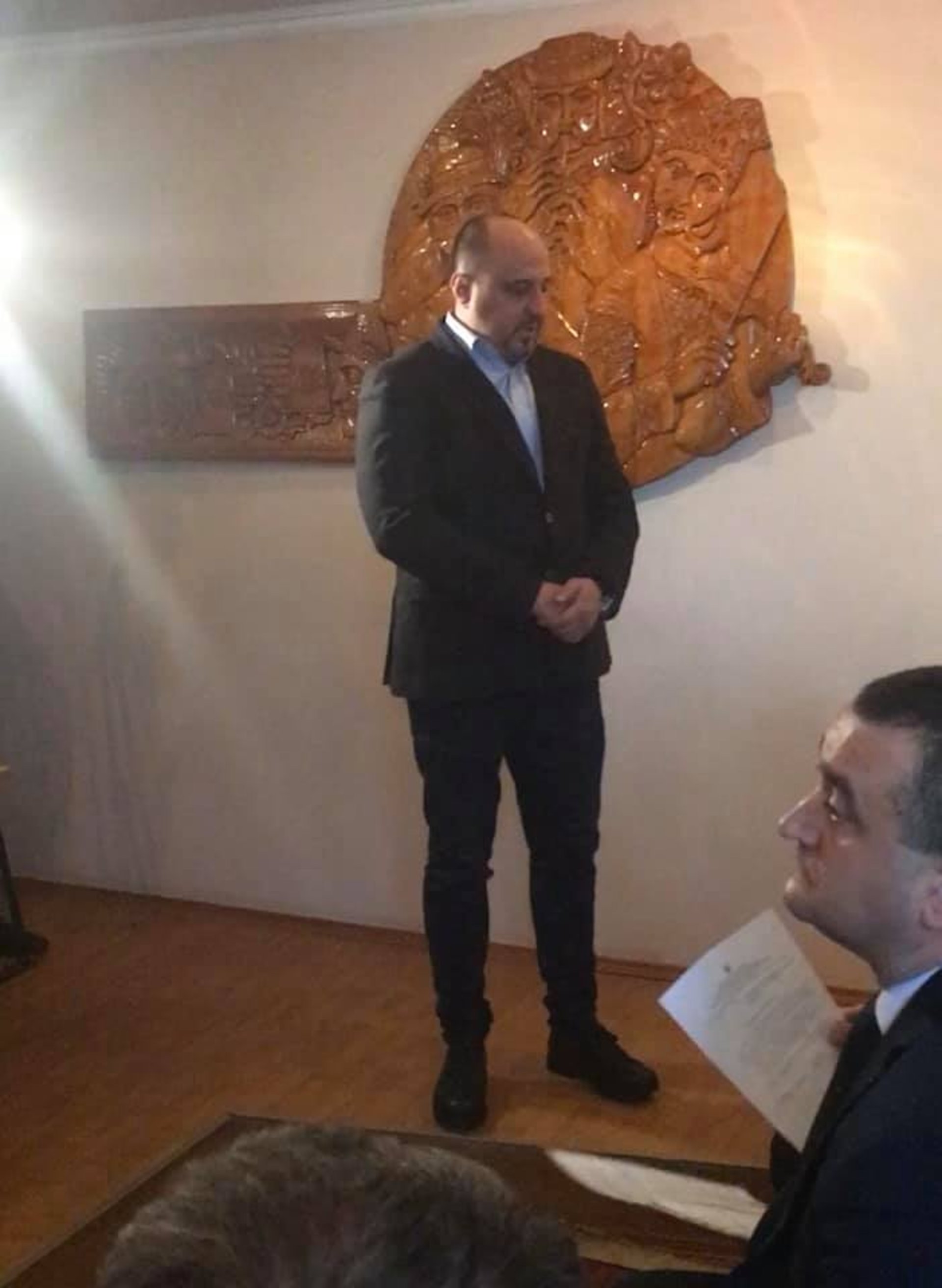 У Шклі місцеві депутати виступили проти недопущення заселення у санаторій громадян, які перебували у Китаї. Фото Надія Козак
