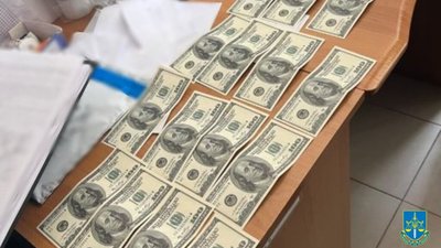 На Львівщині медика викрили на хабарі