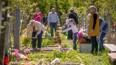 Влада Львова заборонила відвідувати цвинтарі на Провідну неділю