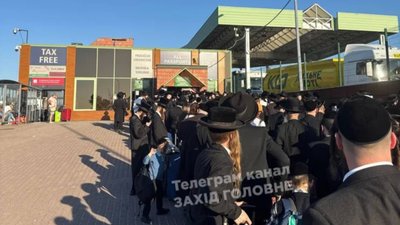 На Львівщині кордон з Польщею окупували хасиди