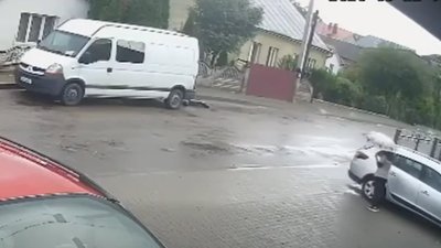 На Львівщині чоловік на самокаті не побачив мікроавтобус