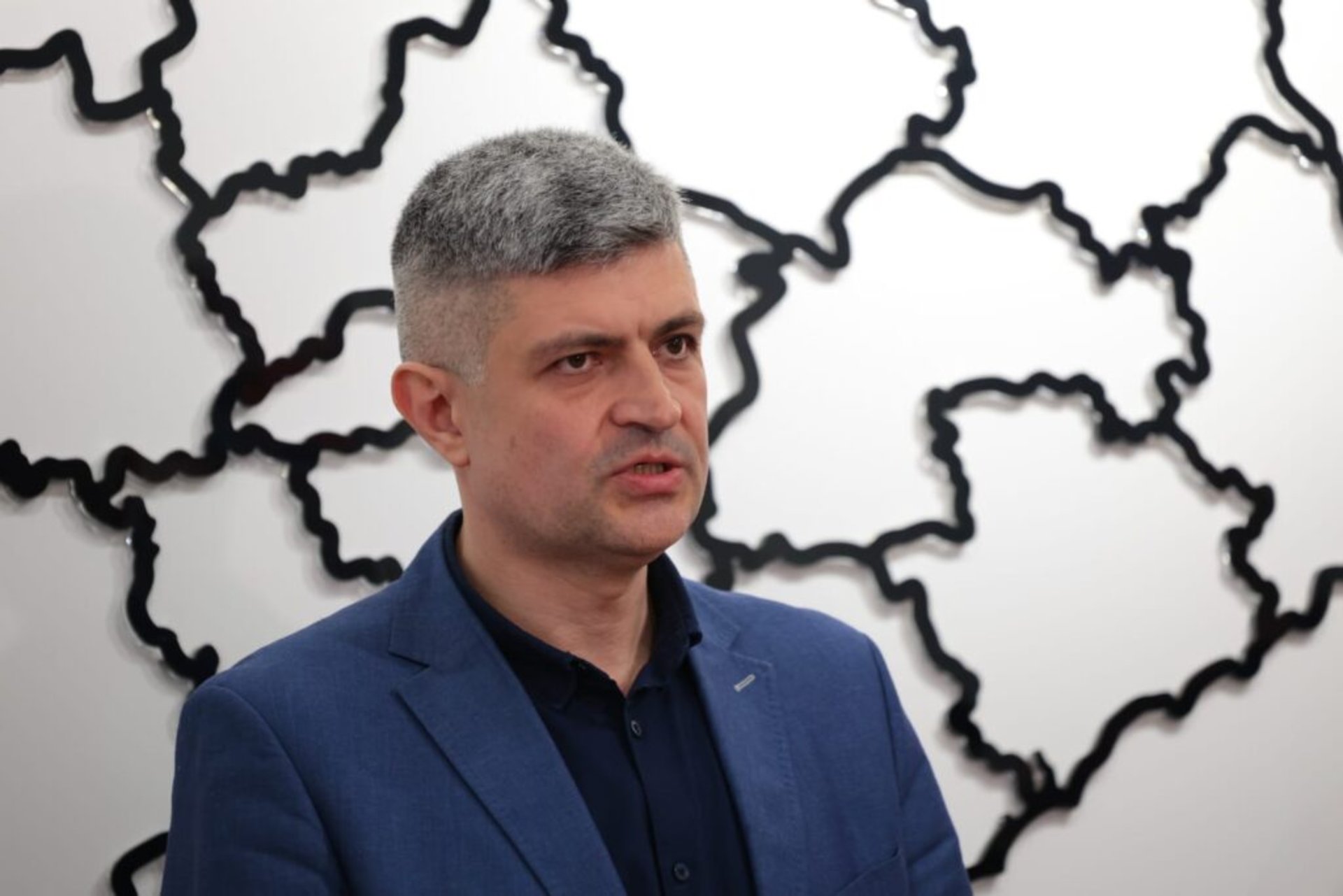 На Львівщині виявили склад гуманітарних товарів невідомого походження