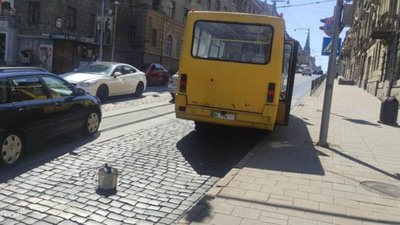 У Львові водій маршрутки винайшов новий дорожній знак (ФОТО)