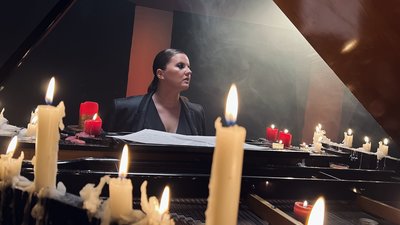Співачка Катерина Малицька заспівала для жінок, які чекають своїх чоловіків з війни