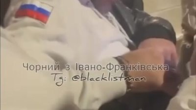 У Івано-Франківську чоловік розгулював містом з прапором росії (ВІДЕО)