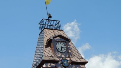 На вежі Бродівської ратуші встановили унікальний годинник