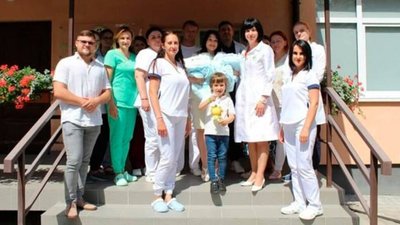 Львівські медики виходили двох недоношених немовлят