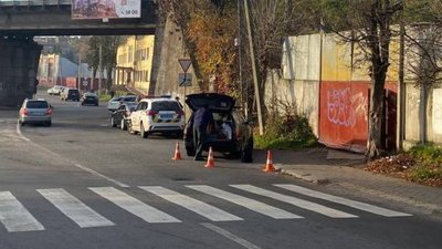 Двоє травмованих пішоходів внаслідок автонаїзду у Львові (ФОТО)