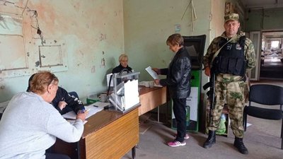 Як окупанти проводять «референдум» у Маріуполі (ВІДЕО)