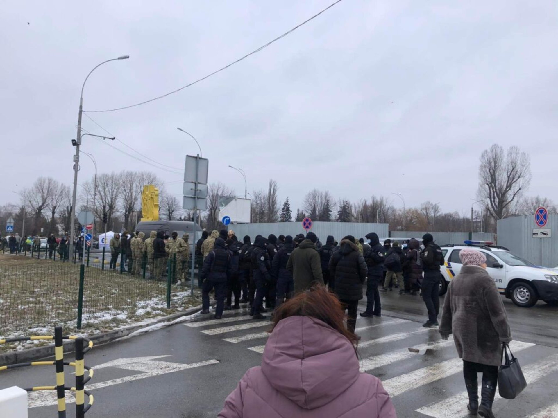 Активісти з Львівщини зустрічали Порошенка у Києві, фото Четверта студія