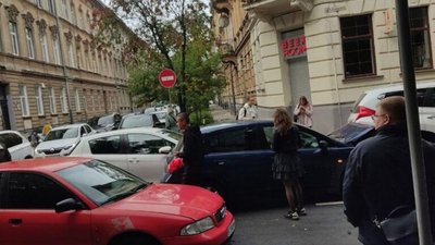 У центрі Львова не розминулись чотири автомобілі (ФОТО)