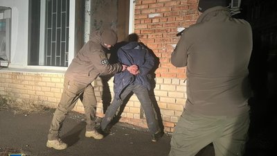 СБУ затримала російського агента, який навів ракетний удар по школі та лікарні у Лимані