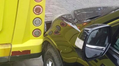 У центрі Львова автобус АТП-1 не розминувся із автомобілем (ФОТО)