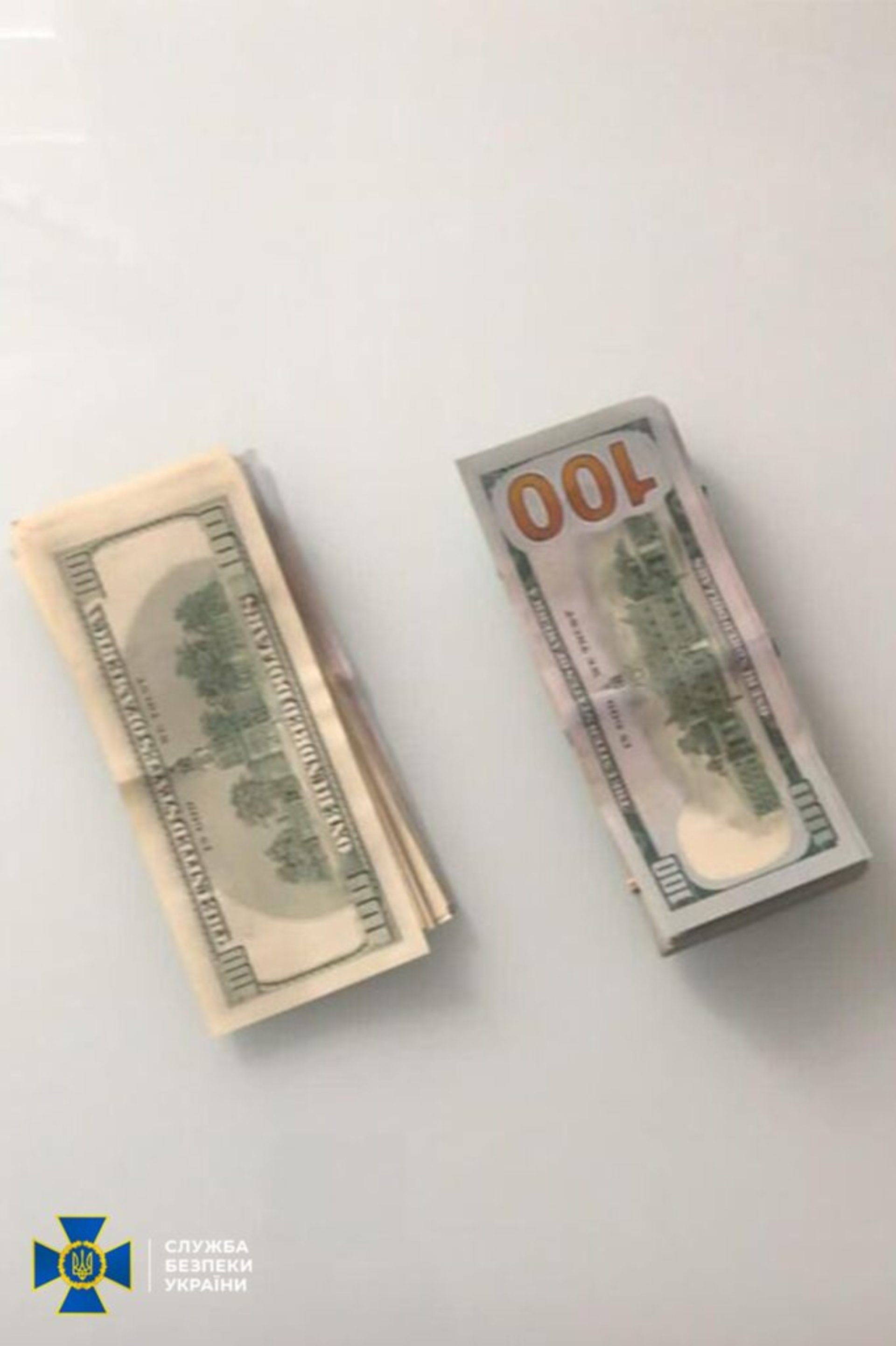 Суми становили від 3 до 6 тисяч доларів США за місце