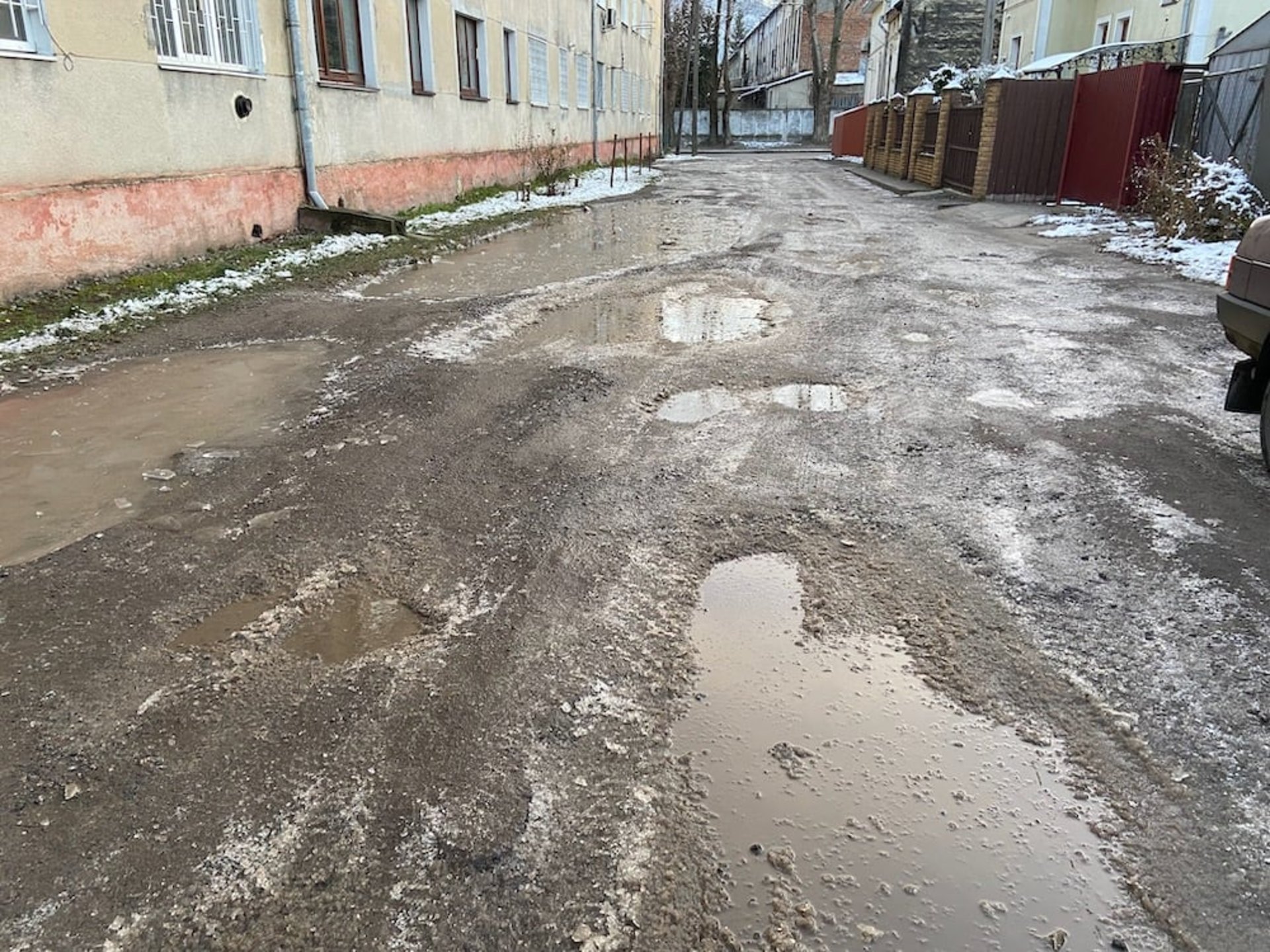Вулиця Корінна у Львові. Фото із спільноти Гаряча лінія міста Львова