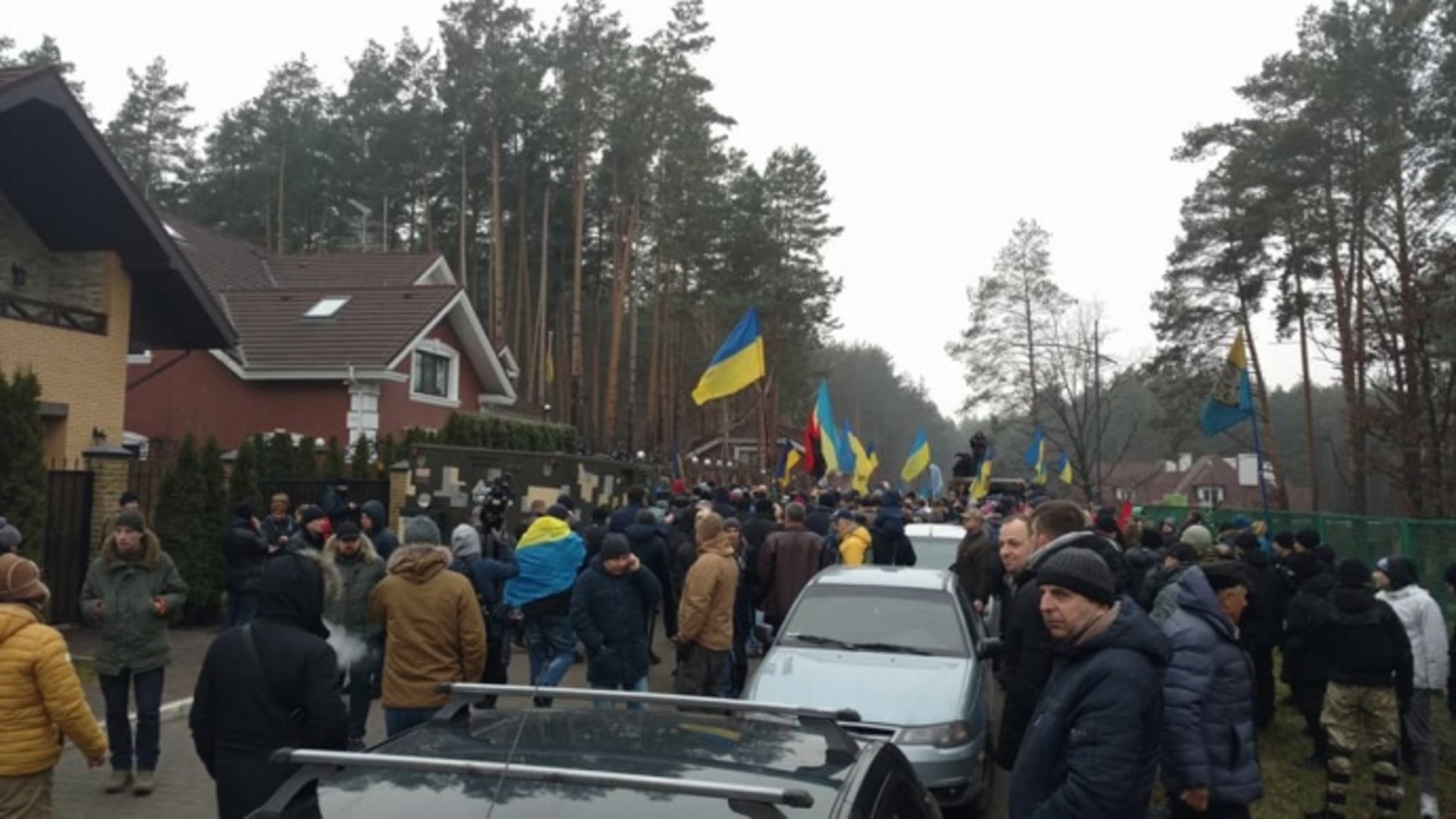 Активісти біля будинку Луценка. Фото: "Автомайдан"