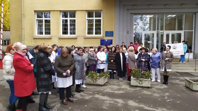 У Львові медики ОХМАТДИТу вийшли на вулицю з вимогами оголосити конкурс (ФОТО, ВІДЕО)