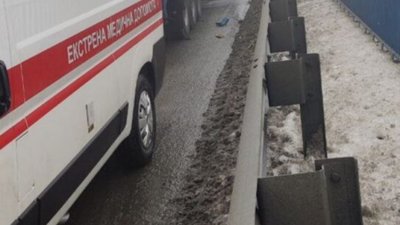 На Львівщині не розминулись дві вантажівки (ФОТО)