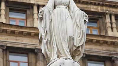 У Винниках осквернили фігуру Матері Божої