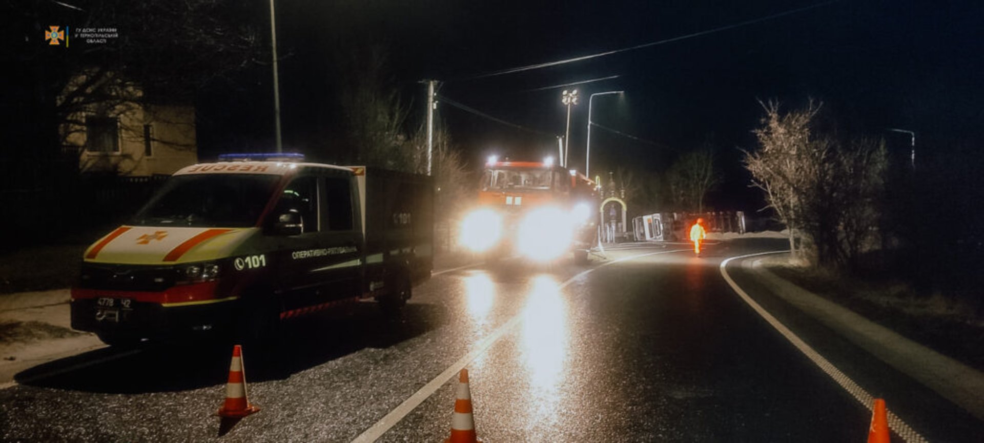 На Тернопільщині перекрили міжнародну трасу, фото ДСНС