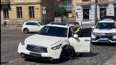 У центрі Львова затримали пʼяну жінку за кермом