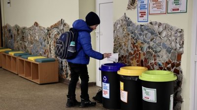У трьох школах Львова стартував проект роздільного збору побутових відходів