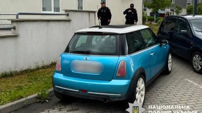 У Львові в автомобілі Mini Cooper застрелився чоловік 1988 року народження