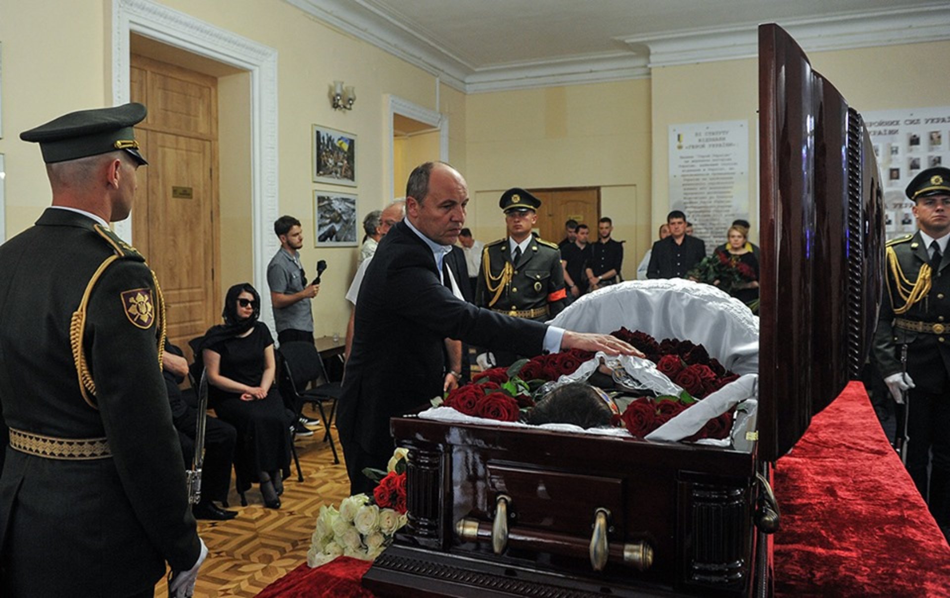 У Києві прощаються з депутатом Тимчуком. Фото: Народний фронт.