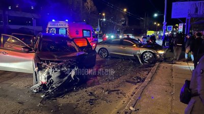 Відірвало колесо: у Львові сталась жахлива ДТП (ФОТО, ВІДЕО)