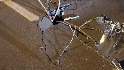 У Львові посеред проїжджої частини утворилося провалля (ФОТО)