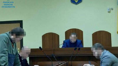 Львів’янина судитимуть за публічне поширення комуністичної символіки