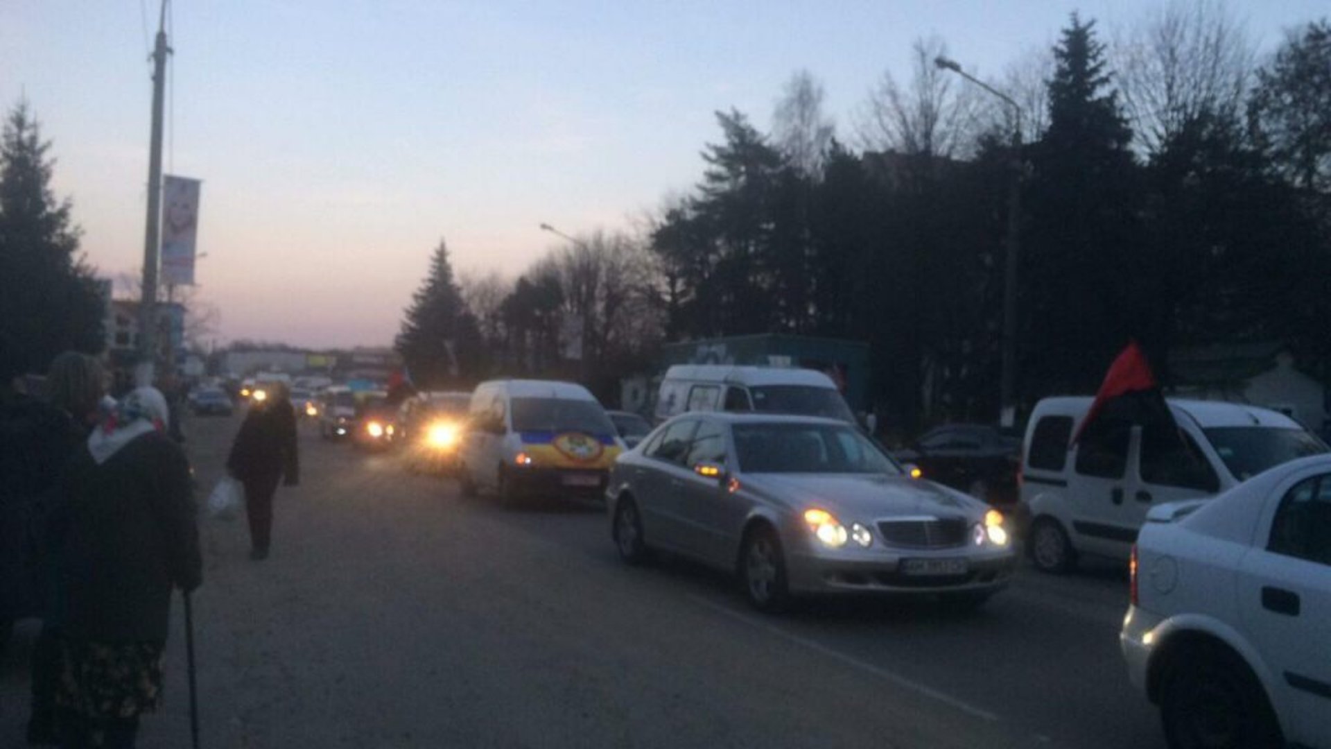 Як у Новояворівську сотні людей зустріли Героя України Богдана Слободу. Фото: 4studio.