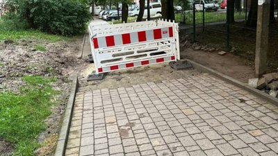 У Львові комунальники забули відремонтувати тротуар (ФОТО)