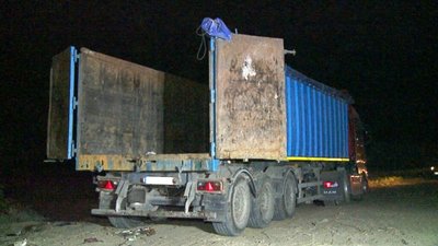На Вінничині арештували п'ять сміттєвозів зі Львова (ФОТО)