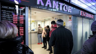 У Польщі з кінця тижня перестають приймати українські гривні для обміну