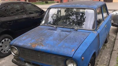 У Львові комунальників просять прибрати покинуті автомобілі (ФОТО)