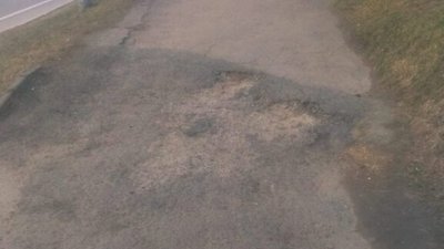 У Львові у спальному районі розвалюється тротуар