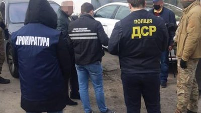 У Львові на хабарі у 10 тисяч доларів затримали високопосадовця облдержадміністрації (ФОТО)