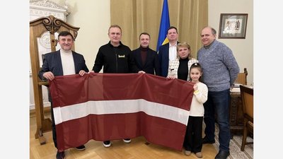 У Львові повернули Слов'янську прапор, який врятували від війни (ВІДЕО)