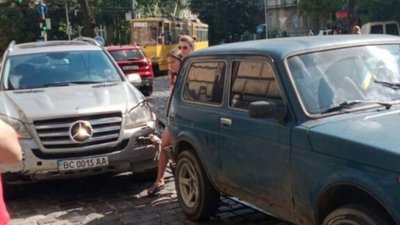 У Львові на Чупринки не розминулись автомобілі (ФОТО)