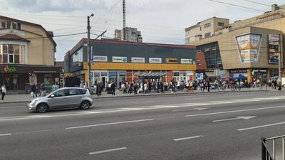 У Львові на Сихові просять навести лад із стихійною торгівлею (ФОТО)