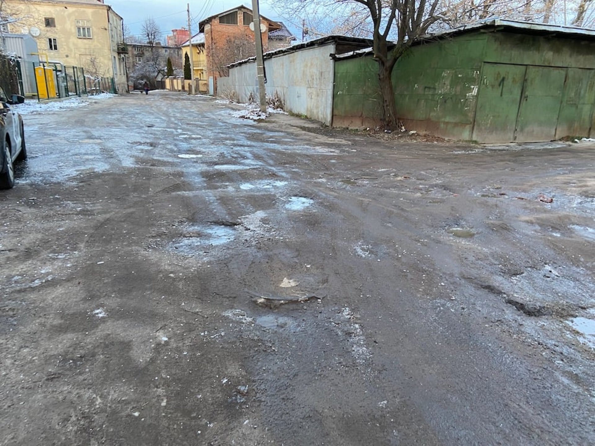 Вулиця Корінна у Львові. Фото із спільноти Гаряча лінія міста Львова