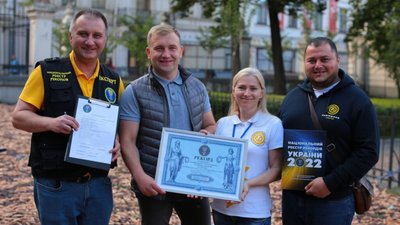 На Львівщині встановили національний рекорд України з плетіння маскувальної сітки