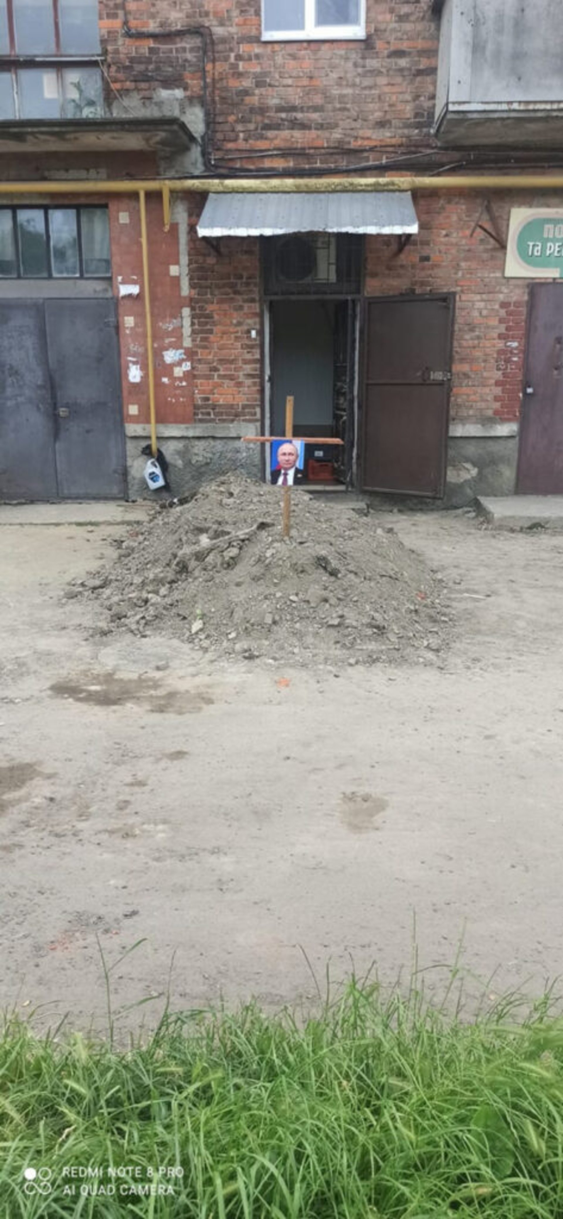 У Червонограді на Львівщині з'явився хрест з портретом Путіна, фото Депо.Львів