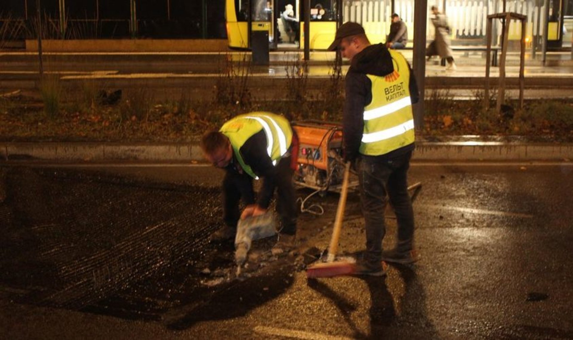 У Львові на вулиці Чернівецькій провели ремонт дорожнього покриття