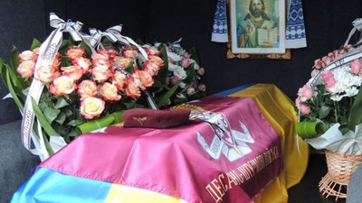 На Львівщині на колінах зустріли тіло Героя, який загинув внаслідок контрнаступу (ФОТО)